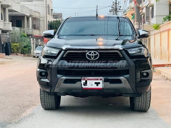 Toyota Hilux Revo 2023 V Automatic 2.8