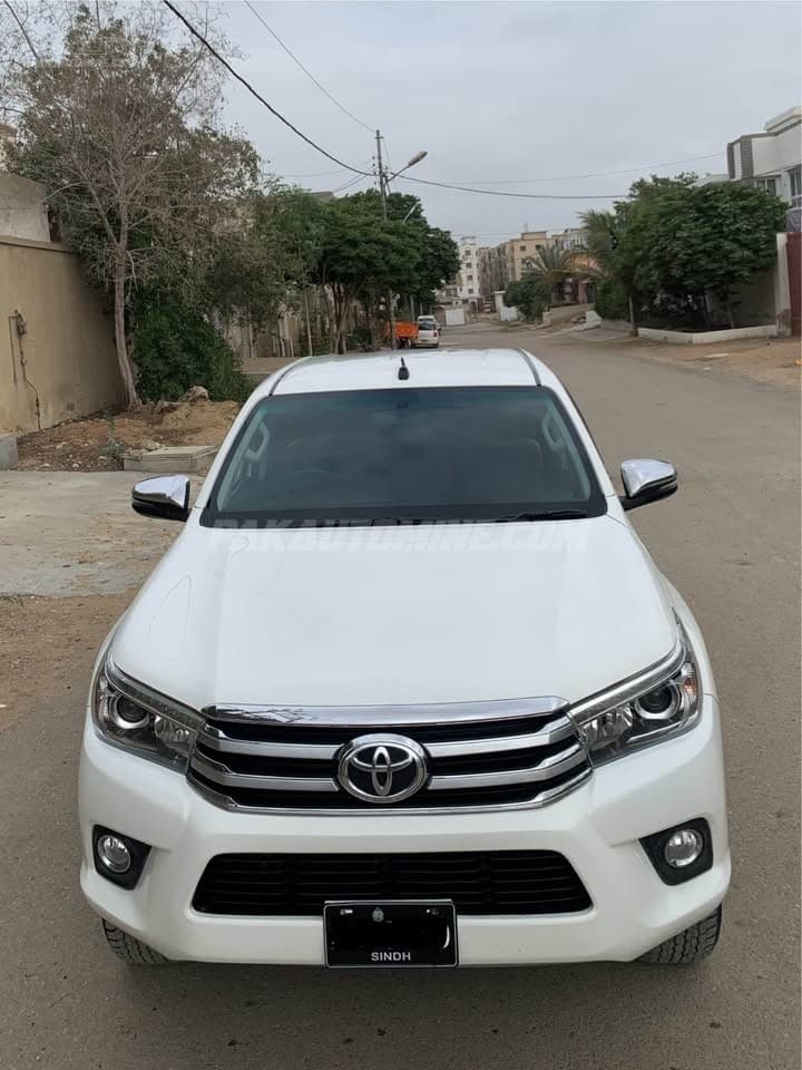 Toyota Hilux Revo 2018 V Automatic 2.8