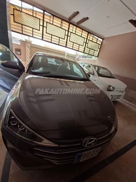 Hyundai Elantra 2023