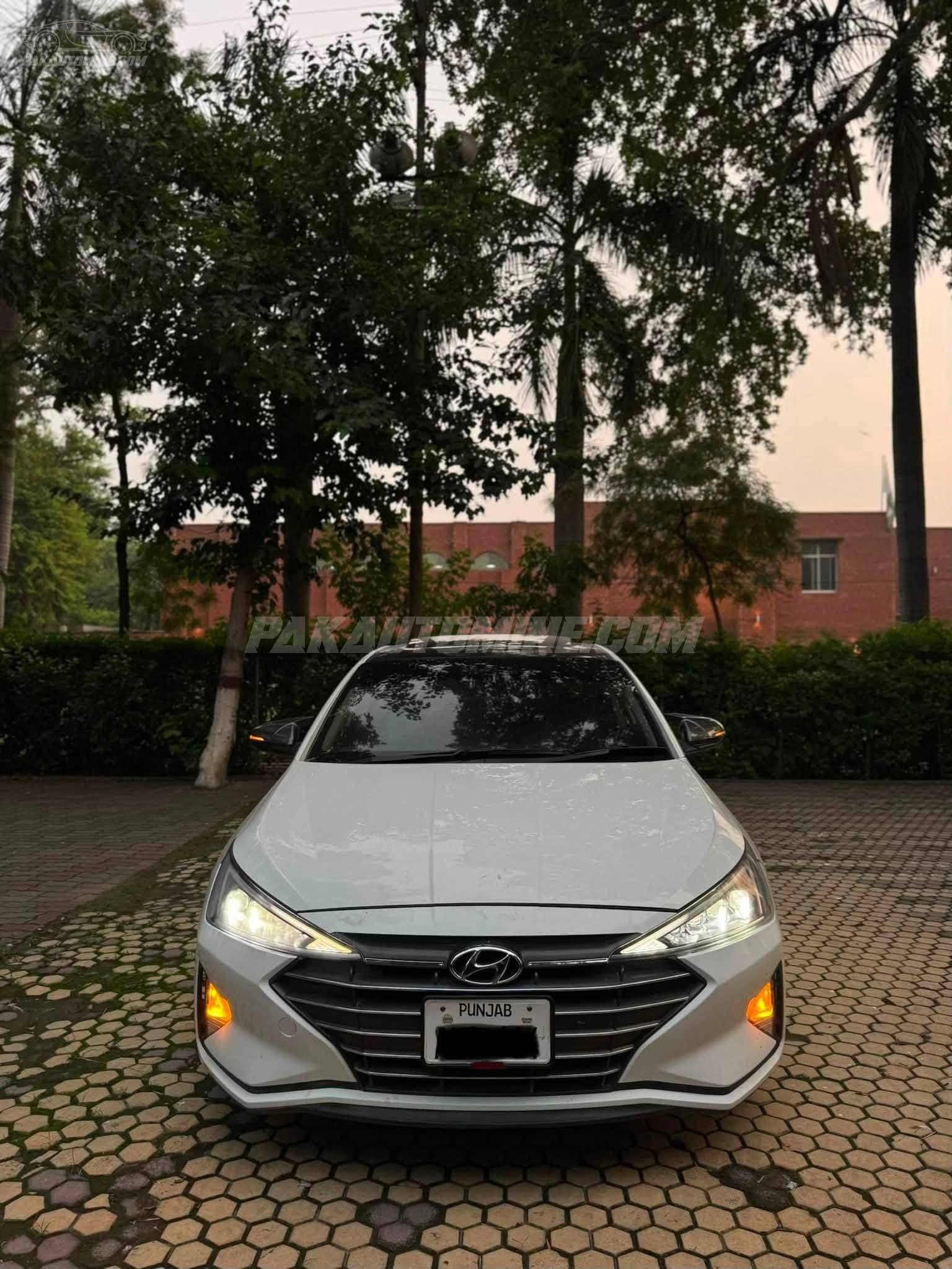 Hyundai Elantra 2022