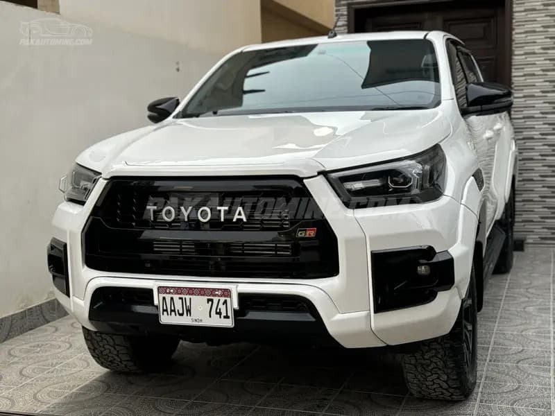 Toyota Hilux Revo 2025 GR-S